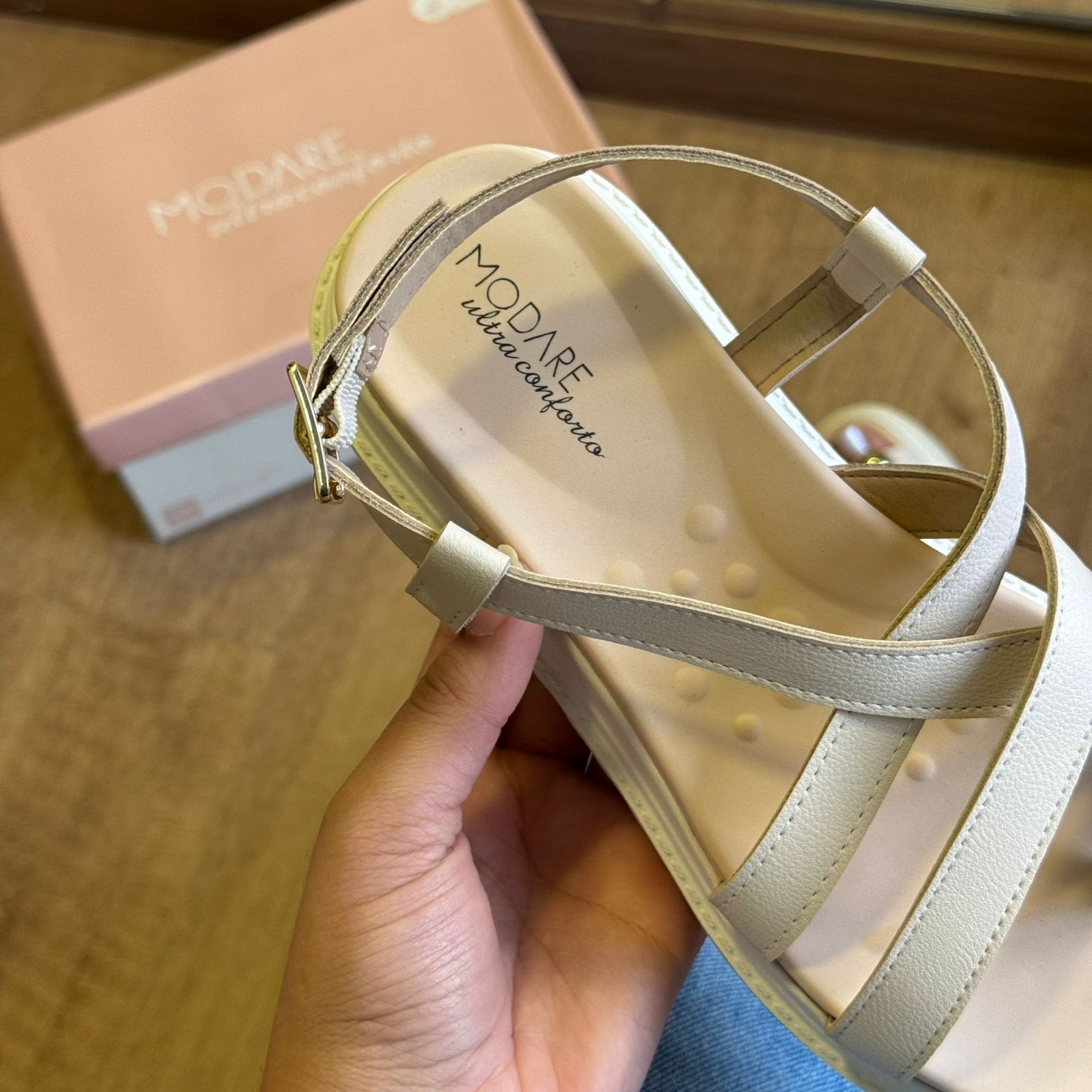 Sandália Modare Detalhe Dourado no Dedo 7200.107