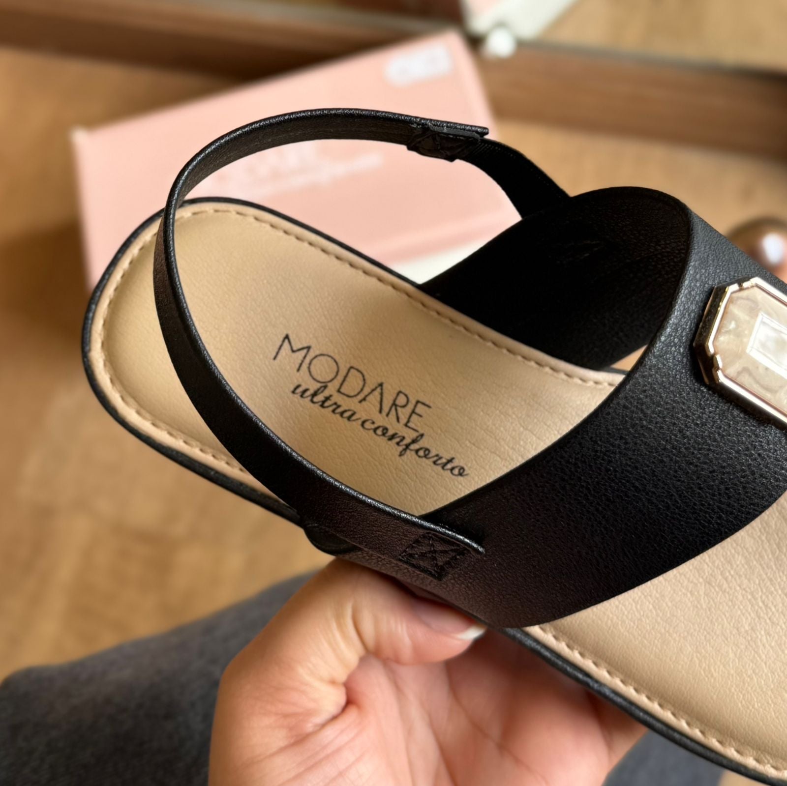 Sandália Rasteirinha Pedrarias Modare 7141.120